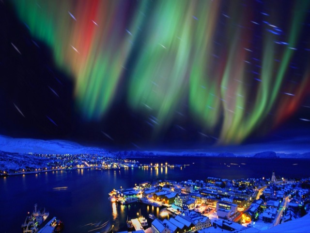 Aurora Borealis over Hammerfest Northern Norway - Aurora Borealis (Northern Lights) over Hammerfest, for which is claimed that is the northernmost city in the world and the oldest town in Northern Norway. Due to its extreme northerly position, during the summer, there is continuous daylight, while during winter, the sun doesn't rises above the horizon. - , Aurora, Borealis, Hammerfest, Northern, Norway, nature, natures, places, place, travel, travels, lights, light, northernmost, city, cities, world, town, towns, extreme, northerly, position, positions, summer, continuous, daylight, winter, sun, horizon - Aurora Borealis (Northern Lights) over Hammerfest, for which is claimed that is the northernmost city in the world and the oldest town in Northern Norway. Due to its extreme northerly position, during the summer, there is continuous daylight, while during winter, the sun doesn't rises above the horizon. Resuelve rompecabezas en línea gratis Aurora Borealis over Hammerfest Northern Norway juegos puzzle o enviar Aurora Borealis over Hammerfest Northern Norway juego de puzzle tarjetas electrónicas de felicitación  de puzzles-games.eu.. Aurora Borealis over Hammerfest Northern Norway puzzle, puzzles, rompecabezas juegos, puzzles-games.eu, juegos de puzzle, juegos en línea del rompecabezas, juegos gratis puzzle, juegos en línea gratis rompecabezas, Aurora Borealis over Hammerfest Northern Norway juego de puzzle gratuito, Aurora Borealis over Hammerfest Northern Norway juego de rompecabezas en línea, jigsaw puzzles, Aurora Borealis over Hammerfest Northern Norway jigsaw puzzle, jigsaw puzzle games, jigsaw puzzles games, Aurora Borealis over Hammerfest Northern Norway rompecabezas de juego tarjeta electrónica, juegos de puzzles tarjetas electrónicas, Aurora Borealis over Hammerfest Northern Norway puzzle tarjeta electrónica de felicitación
