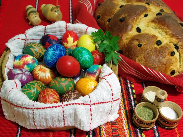 Bulgarian Easter Eggs and Kozunak - Easter traditions in Bulgaria are a variation of the Eastern Orthodox Church rituals. Easter is one of the most significant holidays in the Bulgarian calendar, starting with Palm Sunday and marks the end of the Lent. Easter is a Christian holiday commemorating the resurrection of Jesus Christ from the dead three days after his crucifixion on Good Friday.<br />
Symbol of the Resurrection is the egg. According to Bulgarian Easter traditions, the eggs are dyed on Holy Thursday, early in the morning. The first egg must be dyed in red color, which symbolize the blood of Christ and is put in front of the household icon, to protect the house. The oldest woman in the house touches the children’s faces with it in order to ensure future health, luck, happiness and prosperity. Again on Holy Thursday is made the traditional Bulgarian Easter bread, known as 'kozunak', a sweet and soft bread with raisins, almonds and chocolate. - , Bulgarian, Easter, eggs, egg, kozunak, holidays, holiday, traditions, tradition, Bulgaria, variation, Orthodox, Church, rituals, ritual, significant, calendar, Palm, Sunday, Lent, Christian, resurrection, Jesus, Christ, days, crucifixion, Good, Friday, Holy, Thursday, morning, red, color, blood, household, icon, icons, house, oldest, woman, children, faces, face, future, health, luck, happiness, prosperity, traditional, bread, sweet, soft, raisins, almonds, chocolate - Easter traditions in Bulgaria are a variation of the Eastern Orthodox Church rituals. Easter is one of the most significant holidays in the Bulgarian calendar, starting with Palm Sunday and marks the end of the Lent. Easter is a Christian holiday commemorating the resurrection of Jesus Christ from the dead three days after his crucifixion on Good Friday.<br />
Symbol of the Resurrection is the egg. According to Bulgarian Easter traditions, the eggs are dyed on Holy Thursday, early in the morning. The first egg must be dyed in red color, which symbolize the blood of Christ and is put in front of the household icon, to protect the house. The oldest woman in the house touches the children’s faces with it in order to ensure future health, luck, happiness and prosperity. Again on Holy Thursday is made the traditional Bulgarian Easter bread, known as 'kozunak', a sweet and soft bread with raisins, almonds and chocolate. Lösen Sie kostenlose Bulgarian Easter Eggs and Kozunak Online Puzzle Spiele oder senden Sie Bulgarian Easter Eggs and Kozunak Puzzle Spiel Gruß ecards  from puzzles-games.eu.. Bulgarian Easter Eggs and Kozunak puzzle, Rätsel, puzzles, Puzzle Spiele, puzzles-games.eu, puzzle games, Online Puzzle Spiele, kostenlose Puzzle Spiele, kostenlose Online Puzzle Spiele, Bulgarian Easter Eggs and Kozunak kostenlose Puzzle Spiel, Bulgarian Easter Eggs and Kozunak Online Puzzle Spiel, jigsaw puzzles, Bulgarian Easter Eggs and Kozunak jigsaw puzzle, jigsaw puzzle games, jigsaw puzzles games, Bulgarian Easter Eggs and Kozunak Puzzle Spiel ecard, Puzzles Spiele ecards, Bulgarian Easter Eggs and Kozunak Puzzle Spiel Gruß ecards