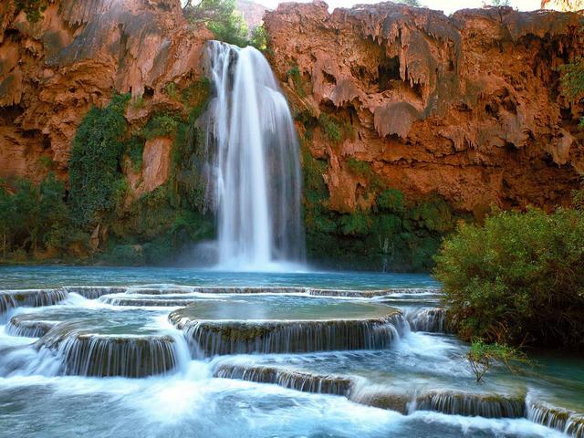 Havasu Falls Grand Canyon Arizona USA Wallpaper - Wallpaper with the amazingly beautiful waterfall 'Havasu Falls', known as 'Bridal Veil Falls' because of its shape like a bridal veil, located near the Grand Canyon National Park in the northern Arizona, USA. 'Havasu Falls' along the 'Havasu Creek' is like an oasis in the arid landscape of Arizona, with blue-green waters, which drops from a 120 feet (37 m) vertical cliff into a crystal clear natural pool with a large beach in front of it. - , Havasu, Falls, Grand, Canyon, Arizona, USA, wallpaper, wallpapers, nature, natures, places, place, travel, travels, tour, tours, trip, trips, amazingly, beautiful, waterfall, waterfalls, bridal, veil, veils, shape, shapes, National, Park, parks, northern, creek, creeks, oasis, oasises, arid, landscape, landscapes, blue, green, waters, water, feet, vertical, cliff, cliffs, crystal, clear, natural, pool, pools, beach, beaches - Wallpaper with the amazingly beautiful waterfall 'Havasu Falls', known as 'Bridal Veil Falls' because of its shape like a bridal veil, located near the Grand Canyon National Park in the northern Arizona, USA. 'Havasu Falls' along the 'Havasu Creek' is like an oasis in the arid landscape of Arizona, with blue-green waters, which drops from a 120 feet (37 m) vertical cliff into a crystal clear natural pool with a large beach in front of it. Resuelve rompecabezas en línea gratis Havasu Falls Grand Canyon Arizona USA Wallpaper juegos puzzle o enviar Havasu Falls Grand Canyon Arizona USA Wallpaper juego de puzzle tarjetas electrónicas de felicitación  de puzzles-games.eu.. Havasu Falls Grand Canyon Arizona USA Wallpaper puzzle, puzzles, rompecabezas juegos, puzzles-games.eu, juegos de puzzle, juegos en línea del rompecabezas, juegos gratis puzzle, juegos en línea gratis rompecabezas, Havasu Falls Grand Canyon Arizona USA Wallpaper juego de puzzle gratuito, Havasu Falls Grand Canyon Arizona USA Wallpaper juego de rompecabezas en línea, jigsaw puzzles, Havasu Falls Grand Canyon Arizona USA Wallpaper jigsaw puzzle, jigsaw puzzle games, jigsaw puzzles games, Havasu Falls Grand Canyon Arizona USA Wallpaper rompecabezas de juego tarjeta electrónica, juegos de puzzles tarjetas electrónicas, Havasu Falls Grand Canyon Arizona USA Wallpaper puzzle tarjeta electrónica de felicitación