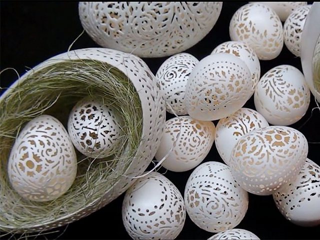 Easter Eggs with Victorian Lace by Beth Magnuson - An array of interesting and beautiful samples of Easter eggs, decorated with delicate Victorian lace by Beth Magnuson, who uses an intricately technique on hand etching and carving eggshells.<br />
The artist carefully etches and carves intricate lace-like patterns on a clean blown shell using a drill with high speed. - , Easter, еggs, egg, Victorian, lace, laces, Beth, Magnuson, art, arts, holiday, holidays, array, interesting, beautiful, samples, sample, delicate, intricately, technique, techniques, hand, hands, etching, carving, eggshells, eggshell, artist, lace, laces, patterns, pattern, shell, shells, drill, drills, speed, speeds - An array of interesting and beautiful samples of Easter eggs, decorated with delicate Victorian lace by Beth Magnuson, who uses an intricately technique on hand etching and carving eggshells.<br />
The artist carefully etches and carves intricate lace-like patterns on a clean blown shell using a drill with high speed. Подреждайте безплатни онлайн Easter Eggs with Victorian Lace by Beth Magnuson пъзел игри или изпратете Easter Eggs with Victorian Lace by Beth Magnuson пъзел игра поздравителна картичка  от puzzles-games.eu.. Easter Eggs with Victorian Lace by Beth Magnuson пъзел, пъзели, пъзели игри, puzzles-games.eu, пъзел игри, online пъзел игри, free пъзел игри, free online пъзел игри, Easter Eggs with Victorian Lace by Beth Magnuson free пъзел игра, Easter Eggs with Victorian Lace by Beth Magnuson online пъзел игра, jigsaw puzzles, Easter Eggs with Victorian Lace by Beth Magnuson jigsaw puzzle, jigsaw puzzle games, jigsaw puzzles games, Easter Eggs with Victorian Lace by Beth Magnuson пъзел игра картичка, пъзели игри картички, Easter Eggs with Victorian Lace by Beth Magnuson пъзел игра поздравителна картичка