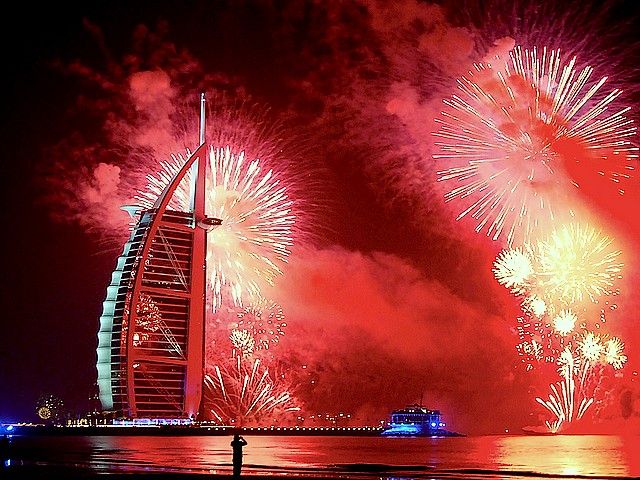 Fireworks in Dubai United Arab Emirates - Fireworks at the background on 'Burj Al Arab', the world’s tallest building in shape of a sail, during celebrations of the New Year in Dubai, United Arab Emirates (2011). - , fireworks, firework, Dubai, United, Arab, Emirates, show, shows, holidays, holiday, festival, festivals, celebrations, celebration, background, backgrounds, Burj, AlArab, world, worlds, tallest, building, buildings, shape, shapes, sail, sails, New, Year, 2011 - Fireworks at the background on 'Burj Al Arab', the world’s tallest building in shape of a sail, during celebrations of the New Year in Dubai, United Arab Emirates (2011). Решайте бесплатные онлайн Fireworks in Dubai United Arab Emirates пазлы игры или отправьте Fireworks in Dubai United Arab Emirates пазл игру приветственную открытку  из puzzles-games.eu.. Fireworks in Dubai United Arab Emirates пазл, пазлы, пазлы игры, puzzles-games.eu, пазл игры, онлайн пазл игры, игры пазлы бесплатно, бесплатно онлайн пазл игры, Fireworks in Dubai United Arab Emirates бесплатно пазл игра, Fireworks in Dubai United Arab Emirates онлайн пазл игра , jigsaw puzzles, Fireworks in Dubai United Arab Emirates jigsaw puzzle, jigsaw puzzle games, jigsaw puzzles games, Fireworks in Dubai United Arab Emirates пазл игра открытка, пазлы игры открытки, Fireworks in Dubai United Arab Emirates пазл игра приветственная открытка