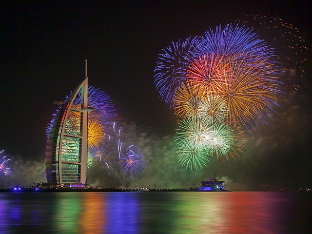 New Year Dubai Burj Al Arab Fireworks - Dubai, the most populous city in the United Arab Emirates (UAE), known as the most luxurious and expensive city, welcomes the New Year with breathtaking fireworks on Burj Al Arab, the most luxury hotel in the world. Burj Al Arab is the third tallest hotel in the world, with shape resembling the sail of a traditional Arabian vessel, built on an island of reclaimed land 280 meters offshore, connected to the mainland by a private bridge. - , New, Year, Dubai, Burj, Al, Arab, fireworks, firework, show, shows, place, places, holiday, holidays, populous, city, cities, United, Arab, Emirates, UAE, luxurious, expensive, breathtaking, hotel, hotels, luxury, world, shape, shapes, sail, sails, traditional, Arabian, vessel, vessels, island, islands, reclaimed, land, lands, meters, offshore, mainland, private, bridge, bridges - Dubai, the most populous city in the United Arab Emirates (UAE), known as the most luxurious and expensive city, welcomes the New Year with breathtaking fireworks on Burj Al Arab, the most luxury hotel in the world. Burj Al Arab is the third tallest hotel in the world, with shape resembling the sail of a traditional Arabian vessel, built on an island of reclaimed land 280 meters offshore, connected to the mainland by a private bridge. Resuelve rompecabezas en línea gratis New Year Dubai Burj Al Arab Fireworks juegos puzzle o enviar New Year Dubai Burj Al Arab Fireworks juego de puzzle tarjetas electrónicas de felicitación  de puzzles-games.eu.. New Year Dubai Burj Al Arab Fireworks puzzle, puzzles, rompecabezas juegos, puzzles-games.eu, juegos de puzzle, juegos en línea del rompecabezas, juegos gratis puzzle, juegos en línea gratis rompecabezas, New Year Dubai Burj Al Arab Fireworks juego de puzzle gratuito, New Year Dubai Burj Al Arab Fireworks juego de rompecabezas en línea, jigsaw puzzles, New Year Dubai Burj Al Arab Fireworks jigsaw puzzle, jigsaw puzzle games, jigsaw puzzles games, New Year Dubai Burj Al Arab Fireworks rompecabezas de juego tarjeta electrónica, juegos de puzzles tarjetas electrónicas, New Year Dubai Burj Al Arab Fireworks puzzle tarjeta electrónica de felicitación