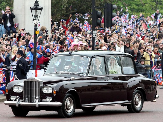 Royal Wedding England  Kate Middleton with her Father in Rolls Royce Phantom VI - Kate Middleton with her father Michael Middleton, in a Rolls Royce Phantom VI,  when they travel to the Westminster Abbey in London, England, for the ceremony of the royal wedding on April 29, 2011. - , Royal, wedding, weddings, England, Kate, Middleton, father, fathers, Rolls, Royce, show, shows, celebrities, celebrity, autos, auto, car, cars, ceremony, ceremonies, event, events, entertainment, entertainments, place, places, travel, travels, tour, tours, Michael, Phantom, Westminster, abbey, abbeys, London, April, 2011 - Kate Middleton with her father Michael Middleton, in a Rolls Royce Phantom VI,  when they travel to the Westminster Abbey in London, England, for the ceremony of the royal wedding on April 29, 2011. Lösen Sie kostenlose Royal Wedding England  Kate Middleton with her Father in Rolls Royce Phantom VI Online Puzzle Spiele oder senden Sie Royal Wedding England  Kate Middleton with her Father in Rolls Royce Phantom VI Puzzle Spiel Gruß ecards  from puzzles-games.eu.. Royal Wedding England  Kate Middleton with her Father in Rolls Royce Phantom VI puzzle, Rätsel, puzzles, Puzzle Spiele, puzzles-games.eu, puzzle games, Online Puzzle Spiele, kostenlose Puzzle Spiele, kostenlose Online Puzzle Spiele, Royal Wedding England  Kate Middleton with her Father in Rolls Royce Phantom VI kostenlose Puzzle Spiel, Royal Wedding England  Kate Middleton with her Father in Rolls Royce Phantom VI Online Puzzle Spiel, jigsaw puzzles, Royal Wedding England  Kate Middleton with her Father in Rolls Royce Phantom VI jigsaw puzzle, jigsaw puzzle games, jigsaw puzzles games, Royal Wedding England  Kate Middleton with her Father in Rolls Royce Phantom VI Puzzle Spiel ecard, Puzzles Spiele ecards, Royal Wedding England  Kate Middleton with her Father in Rolls Royce Phantom VI Puzzle Spiel Gruß ecards