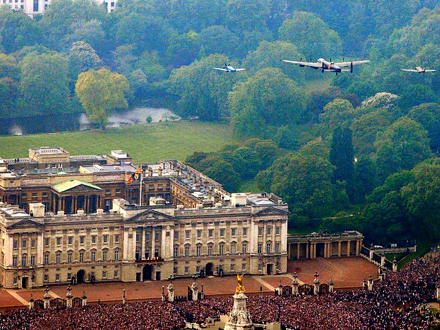 Royal Wedding England Spitfire, Hurricane and Lancaster fly over Buckingham Palace London - Three aircrafts from the Second World War, a Spitfire, Hurricane and Lancaster bomber from the Royal Air Force of the Battle of Britain Memorial Flight, fly over Buckingham Palace, when Prince William and Catherine, Duchess of Cambridge, emerge on the balcony, after the ceremony of their wedding, on April 29, 2011 in London, England. - , Royal, wedding, weddings, England, Spitfire, Hurricane, and, Lancaster, Buckingham, palace, palaces, London, show, shows, ceremony, ceremonies, event, events, entertainment, entertainments, place, places, travel, travels, tour, tours, aircrafts, aircraft, Second, World, War, wars, bomber, bombers, Air, Force, forces, battle, battles, Britain, memorial, flight, flights, prince, princes, William, Catherine, duchess, duchesses, Cambridge, balcony, balconies, April, 2011 - Three aircrafts from the Second World War, a Spitfire, Hurricane and Lancaster bomber from the Royal Air Force of the Battle of Britain Memorial Flight, fly over Buckingham Palace, when Prince William and Catherine, Duchess of Cambridge, emerge on the balcony, after the ceremony of their wedding, on April 29, 2011 in London, England. Resuelve rompecabezas en línea gratis Royal Wedding England Spitfire, Hurricane and Lancaster fly over Buckingham Palace London juegos puzzle o enviar Royal Wedding England Spitfire, Hurricane and Lancaster fly over Buckingham Palace London juego de puzzle tarjetas electrónicas de felicitación  de puzzles-games.eu.. Royal Wedding England Spitfire, Hurricane and Lancaster fly over Buckingham Palace London puzzle, puzzles, rompecabezas juegos, puzzles-games.eu, juegos de puzzle, juegos en línea del rompecabezas, juegos gratis puzzle, juegos en línea gratis rompecabezas, Royal Wedding England Spitfire, Hurricane and Lancaster fly over Buckingham Palace London juego de puzzle gratuito, Royal Wedding England Spitfire, Hurricane and Lancaster fly over Buckingham Palace London juego de rompecabezas en línea, jigsaw puzzles, Royal Wedding England Spitfire, Hurricane and Lancaster fly over Buckingham Palace London jigsaw puzzle, jigsaw puzzle games, jigsaw puzzles games, Royal Wedding England Spitfire, Hurricane and Lancaster fly over Buckingham Palace London rompecabezas de juego tarjeta electrónica, juegos de puzzles tarjetas electrónicas, Royal Wedding England Spitfire, Hurricane and Lancaster fly over Buckingham Palace London puzzle tarjeta electrónica de felicitación