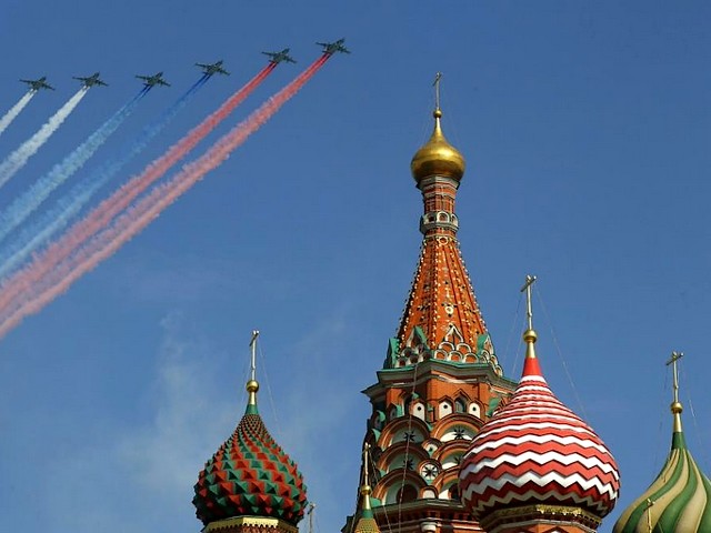 Victory Day in Moscow Su-25 Frogfoot - Su-25 Frogfoot military jets fly over the St. Basill's Cathedral marking the Russian National flag during the Victory Day parade in Moscow (May 9, 2010). - , Victory, Day, Moscow, Su-25, Frogfoot, show, shows, places, place, military, jet, jets, St., Basill's, Cathedral, cathedrals, Russian, national, flag, flags, parade, parades, May, 2010 - Su-25 Frogfoot military jets fly over the St. Basill's Cathedral marking the Russian National flag during the Victory Day parade in Moscow (May 9, 2010). Lösen Sie kostenlose Victory Day in Moscow Su-25 Frogfoot Online Puzzle Spiele oder senden Sie Victory Day in Moscow Su-25 Frogfoot Puzzle Spiel Gruß ecards  from puzzles-games.eu.. Victory Day in Moscow Su-25 Frogfoot puzzle, Rätsel, puzzles, Puzzle Spiele, puzzles-games.eu, puzzle games, Online Puzzle Spiele, kostenlose Puzzle Spiele, kostenlose Online Puzzle Spiele, Victory Day in Moscow Su-25 Frogfoot kostenlose Puzzle Spiel, Victory Day in Moscow Su-25 Frogfoot Online Puzzle Spiel, jigsaw puzzles, Victory Day in Moscow Su-25 Frogfoot jigsaw puzzle, jigsaw puzzle games, jigsaw puzzles games, Victory Day in Moscow Su-25 Frogfoot Puzzle Spiel ecard, Puzzles Spiele ecards, Victory Day in Moscow Su-25 Frogfoot Puzzle Spiel Gruß ecards