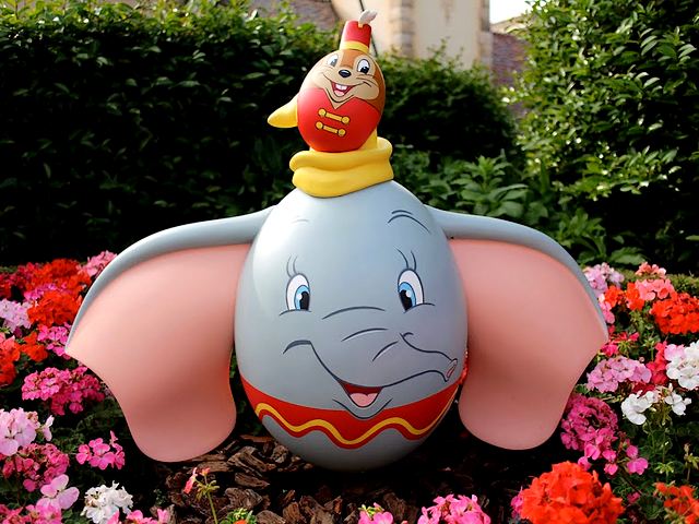 Easter Egg Dumbo with Timothy Mouse juego de puzzle 
