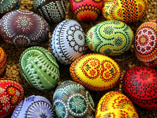 Easter Eggs in Sorbian Style - Easter eggs, adorned in traditional 'Sorbian style' at the annual Sorbian Easter Egg Market in Bautzen, eastern Germany, which is taking place always five weeks before Easter. The painting of Easter eggs, called Pisanici, is Slavic tradition since 17th century maintained by Sorbs, living as minority in Lusatia, a region on the territory of Germany and Poland. <br />
Many Slavic ethnic groups, including the Belarusians, Bulgarians, Croats, Czechs, Poles, Serbs, Slovaks, Slovenes, Sorbs and Ukrainians decorate Easter eggs by writing. The pattern is applied to the shell of an egg by help of hot wax, similarly to batik, and placed in a series of dye baths. The colors and pattern are revealed when the wax is melted. - , Easter, eggs, egg, Sorbian, style, styles, holidays, holiday, traditional, annual, market, markets, Bautzen, eastern, Germany, place, weeks, week, Pisanici, Slavic, tradition, traditions, 17th, century, centuries, Sorbs, minority, minorities, Lusatia, region, regions, territory, territories, Poland, ethnic, groups, group, Belarusians, Bulgarians, Croats, Czechs, Poles, Serbs, Slovaks, Slovenes, Sorbs, Ukrainians, pattern, patterns, shell, shells, hot, wax, batik, series, dye, baths, bath, colors, color - Easter eggs, adorned in traditional 'Sorbian style' at the annual Sorbian Easter Egg Market in Bautzen, eastern Germany, which is taking place always five weeks before Easter. The painting of Easter eggs, called Pisanici, is Slavic tradition since 17th century maintained by Sorbs, living as minority in Lusatia, a region on the territory of Germany and Poland. <br />
Many Slavic ethnic groups, including the Belarusians, Bulgarians, Croats, Czechs, Poles, Serbs, Slovaks, Slovenes, Sorbs and Ukrainians decorate Easter eggs by writing. The pattern is applied to the shell of an egg by help of hot wax, similarly to batik, and placed in a series of dye baths. The colors and pattern are revealed when the wax is melted. Resuelve rompecabezas en línea gratis Easter Eggs in Sorbian Style juegos puzzle o enviar Easter Eggs in Sorbian Style juego de puzzle tarjetas electrónicas de felicitación  de puzzles-games.eu.. Easter Eggs in Sorbian Style puzzle, puzzles, rompecabezas juegos, puzzles-games.eu, juegos de puzzle, juegos en línea del rompecabezas, juegos gratis puzzle, juegos en línea gratis rompecabezas, Easter Eggs in Sorbian Style juego de puzzle gratuito, Easter Eggs in Sorbian Style juego de rompecabezas en línea, jigsaw puzzles, Easter Eggs in Sorbian Style jigsaw puzzle, jigsaw puzzle games, jigsaw puzzles games, Easter Eggs in Sorbian Style rompecabezas de juego tarjeta electrónica, juegos de puzzles tarjetas electrónicas, Easter Eggs in Sorbian Style puzzle tarjeta electrónica de felicitación